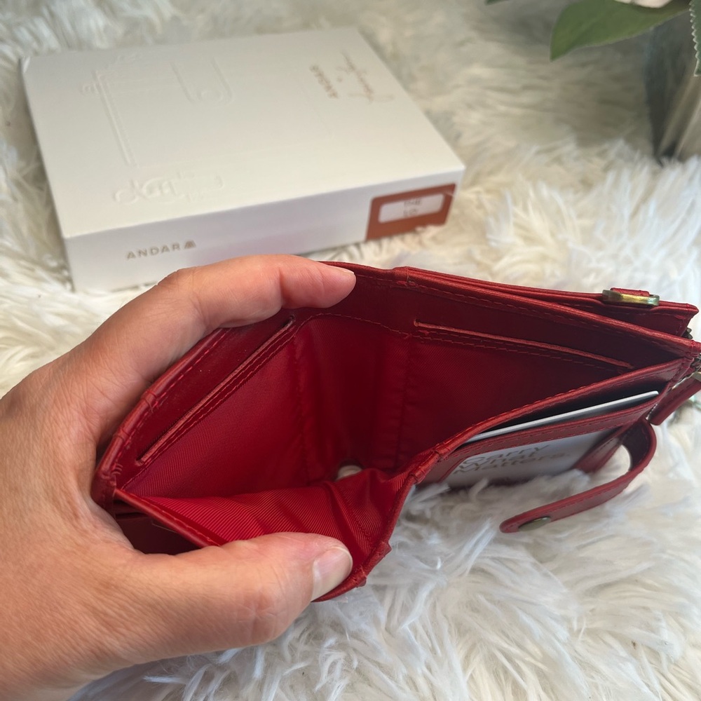 Andar Lo Leather Compact Wallet in Red - Picture 5 of 13